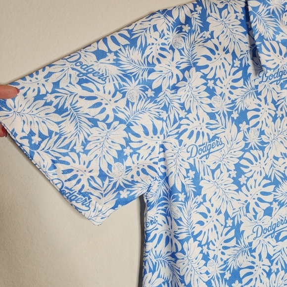 LA Dodgers Hawaiian Print Sort Sleeve Button Up Shirt Blue White Size Medium - Picture 11 of 16